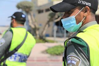 אכיפה של שוטרי מג"ב את הנחיות הסגר בטירה