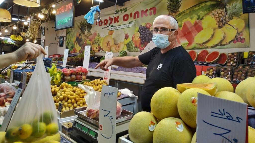 גבי אלפסי בעל דוכן פירות באשקלון גבי אלפסי בעל דוכן פירות באשקלון