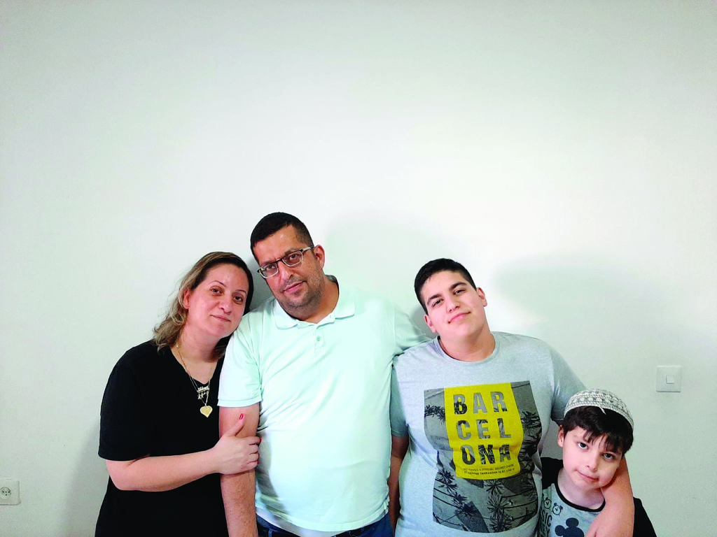משפחת שחר. ניר, שלומית והילדים משפחת שחר. ניר, שלומית והילדים