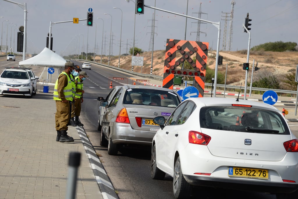 בבאר שבע (צילום: הרצל יוסף) מחסומים ושוטרים בכניסה לבאר שבע