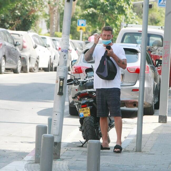 יש שם חיוך קטן, אנחנו רואים (צילום: מוטי לבטון) יש שם חיוך קטן, אנחנו רואים
