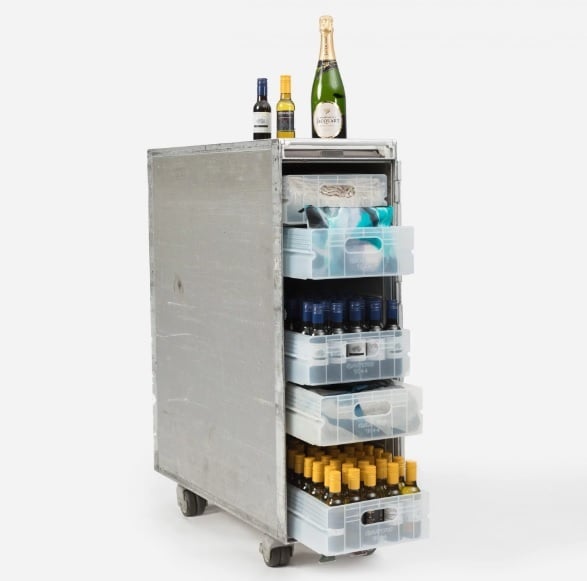 מי רוצה לקנות הביתה עגלת שירות של מטוס?