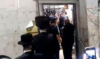 המשטרה מפזרת חסידי ויזניץ בבני ברק
