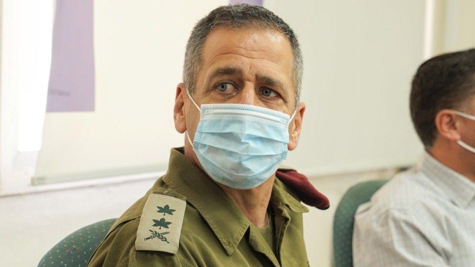 הרמטכ"ל יהיה הראשון להתחסן בצה"ל. "להוות דוגמה ולעודד חיילים" (צילום: אפי שריר) ביקור הרמטכ"ל אביב כוכבי בעיריית טבריה