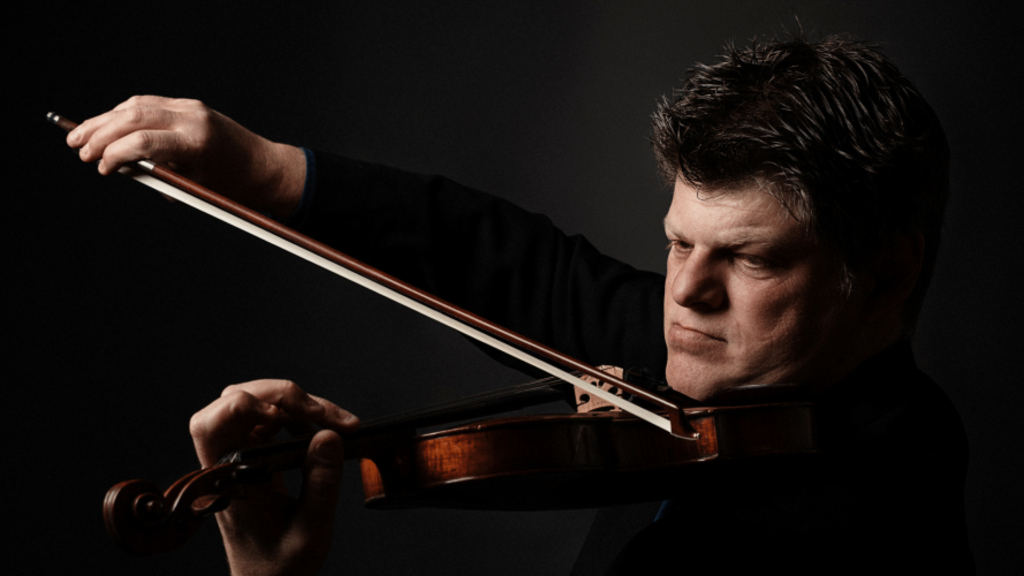 Violinist Guy Braunstein (Photo: Boaz Arad) Violinist Guy Braunstein