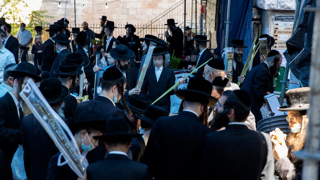הכנות לערב סוכות במאה שערים