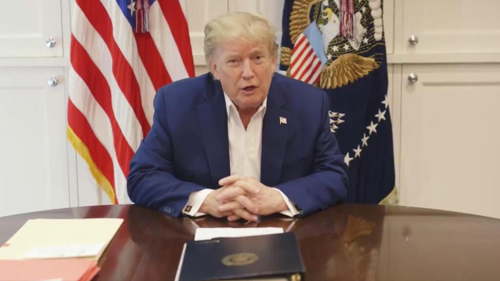 U.S. President Trump making an on camera statement Sunday from the Walter Reed Hospital (Photo: Reuters) הנשיא טראמפ בהודעה מבית החולים