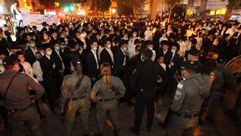 Ultra-Orthodox protesters in Bnei Brak demonstrating against the closure and the restrictions (Photo: Shaul Golan) Ultra-Orthodox protesters in Bnei Brak demonstrating against the closure and the restrictions