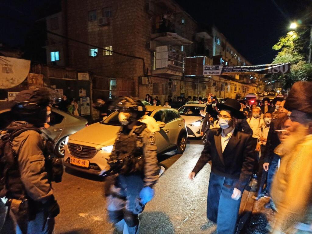 העימותים במאה שערים. "במשטרה שכחו שמולם ניצבים אזרחים שווי זכויות ולא אויבים" (צילום: חיים גולדיטש ) מאה שערים