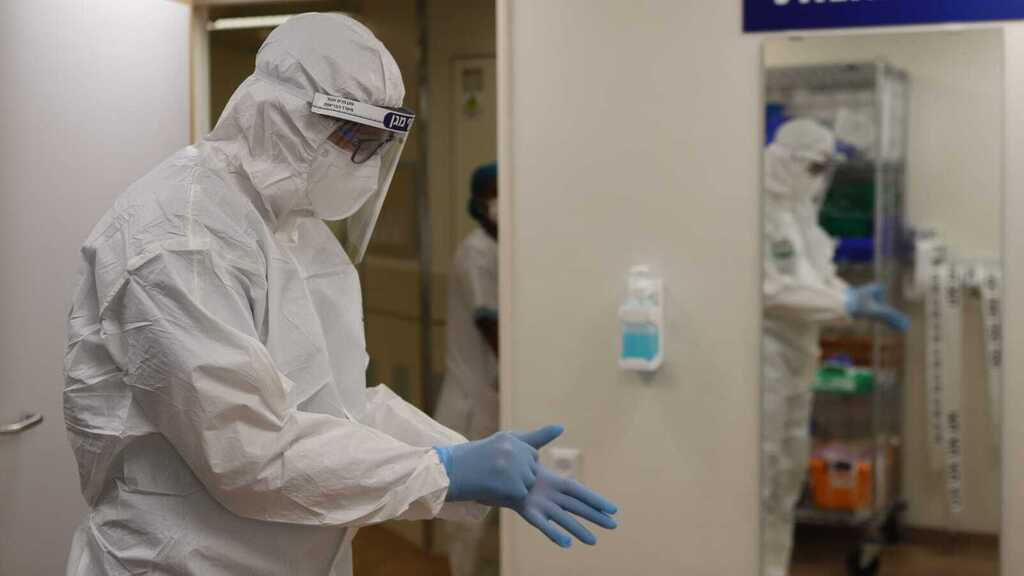 Coronavirus ward at Ichilov Hospital in Tel Aviv (Photo: TPS) מחלקת טיפול נמרץ קורונה בבית החולים איכילוב