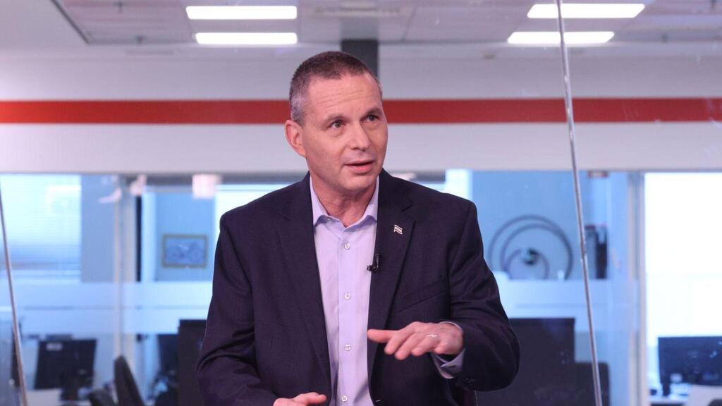 השר שי. כחול לבין תציע הורדת התקהלויות מ-10 ל-5 (צילום: מוטי קמחי) יזהר שי באולפן ynet