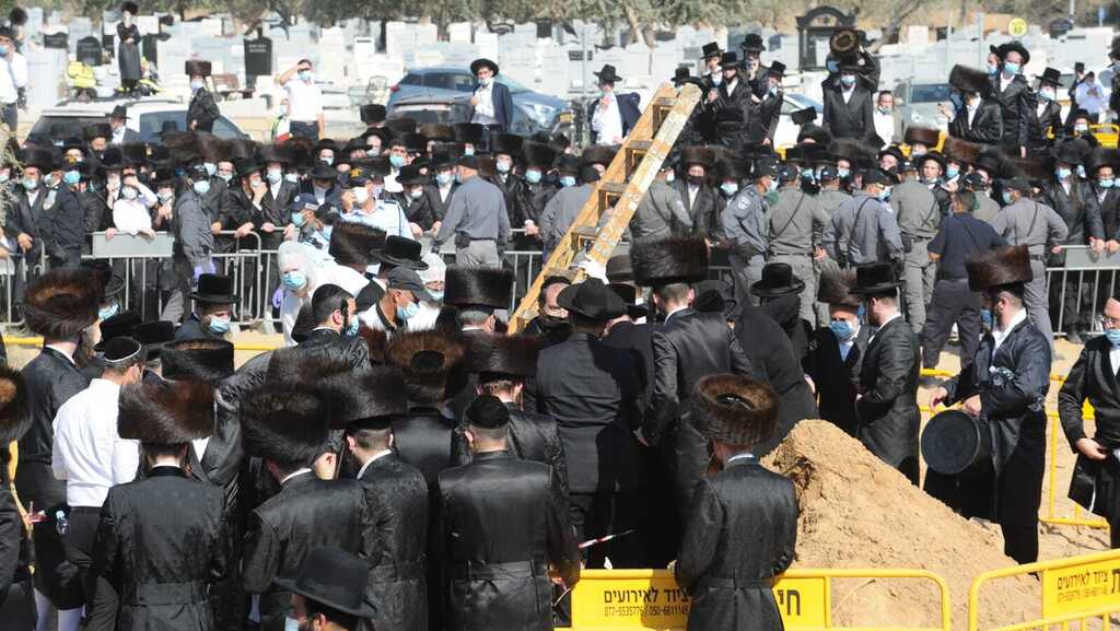 צילום: אבי רוקח עימותים ואלימות בין המשטרה לחרדים בהלוויה של האדמו"ר מפיטסבורג אשר נפטר קורונה