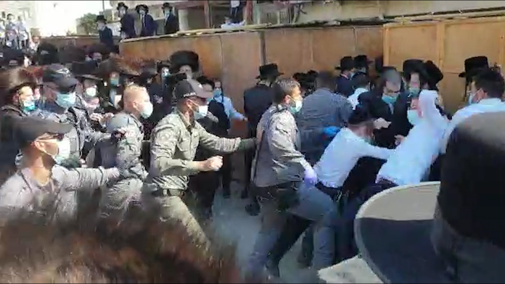 בלי מעצרים, בלי דו"חות עימותים ואלימות בין המשטרה לחרדים בהלוויה של האדמו"ר מפיטסבורג אשר נפטר קורונה