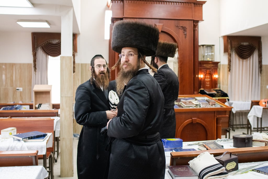 A synagogue in the settlement of Beitar Illit violating health regulations during the pandemic (Photo: Shalev Shalom) אכיפת משטרה בביתר עילית