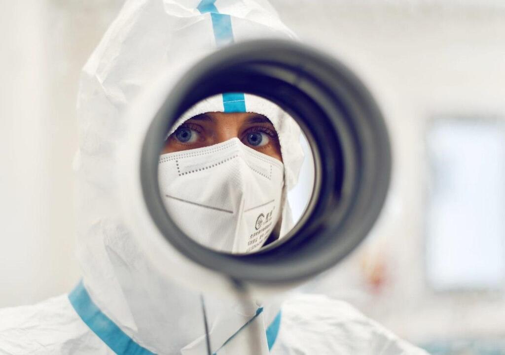 Health worker at Yitzhak Shamir Medical Center (Photo: Ifat Haddad) אסף הרופא