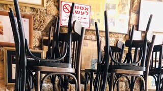 מסעדה סגורה כיסאות 
