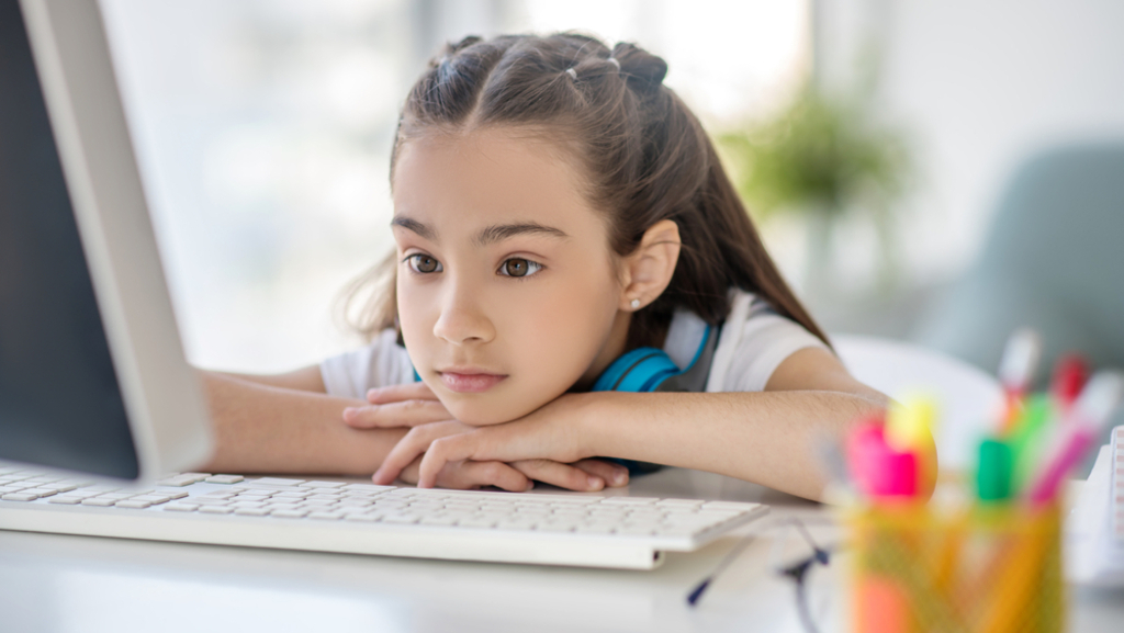 מרגישים חדירה לפרטיות (צילום: shutterstock) מרגישים חדירה לפרטיות