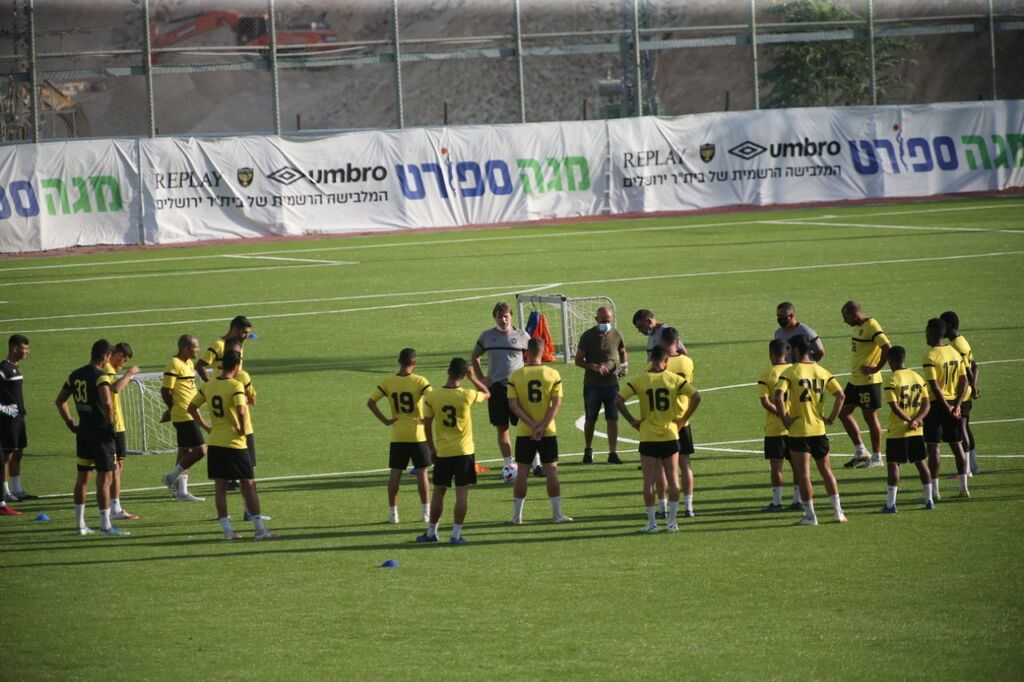 אימון בית"ר ירושלים בבית וגן (צילום: אלכס קולומויסקי) אימון בית"ר ירושלים בבית וגן