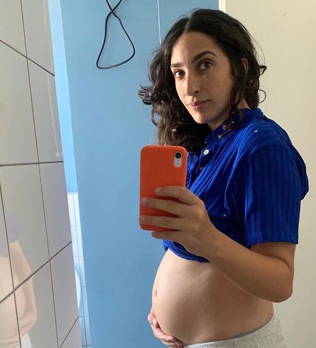 הספיקה בשנה אחת גם להתארס, להכנס להריון ולהתחתן. אלמה דישי (צילום: אינסטגרם) הספיקה בשנה אחת גם להתארס, להכנס להריון ולהתחתן. אלמה דישי
