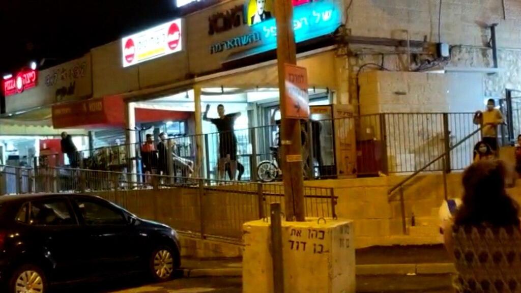 אלימות נגד מפגינים בצומת פתבירושלים (צילום: עידו קליין) אלימות נגד מפגינים בצומת פת
