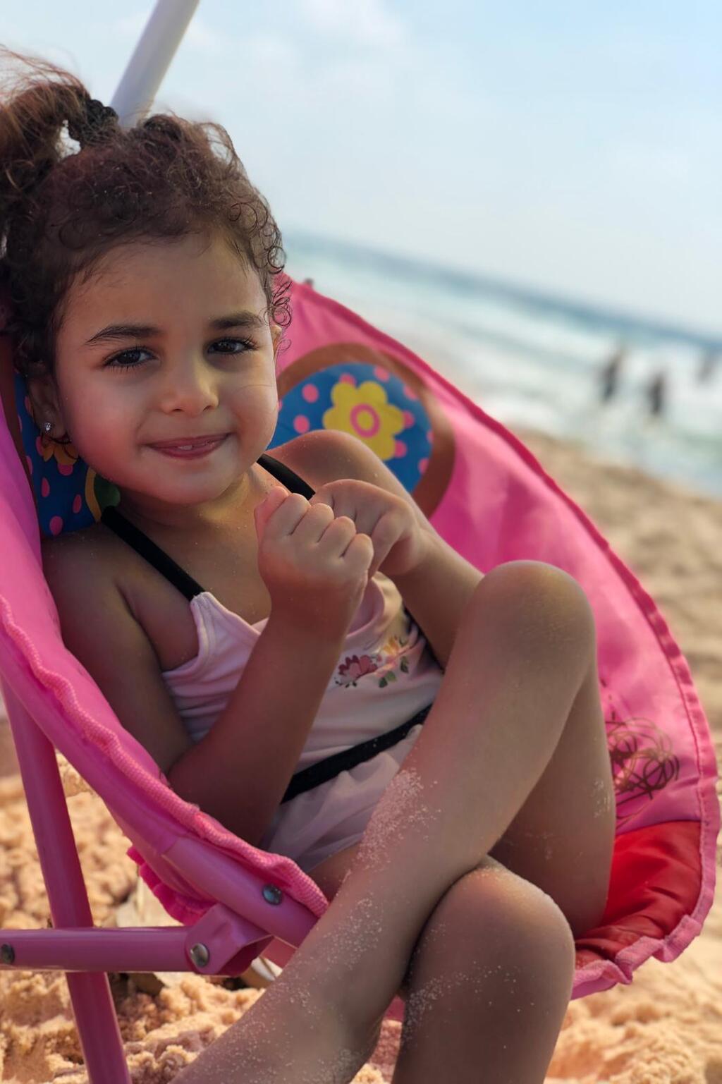 נויה עובד (ארכיון משפחת עובד) נויה ומוריה עובד