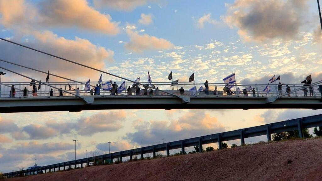 הפגנת הדגלים השחורים בדרורים (צילום: הדגלים השחורים) הפגנת הדגלים השחורים בדרורים
