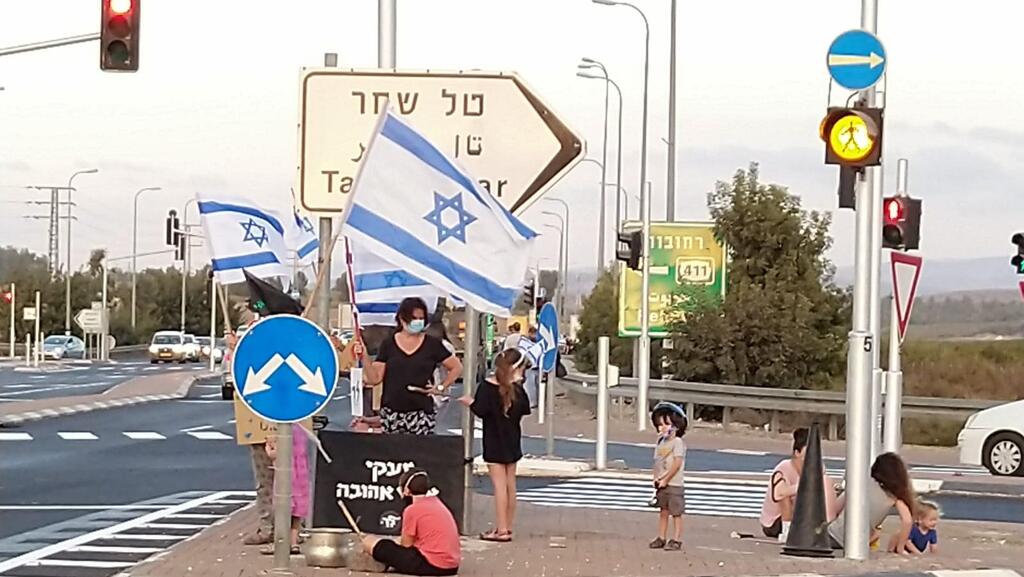 טל שחר (צילום: הדגלים השחורים) הפגנת הדגלים השחורים בטל שחר