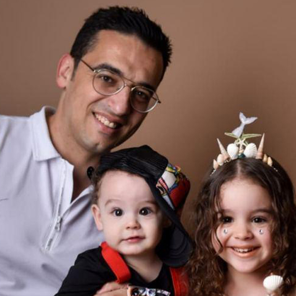 "אין הרבה ברירות". אלעד אסרף וילדיו אלעד אסרף וילדיו