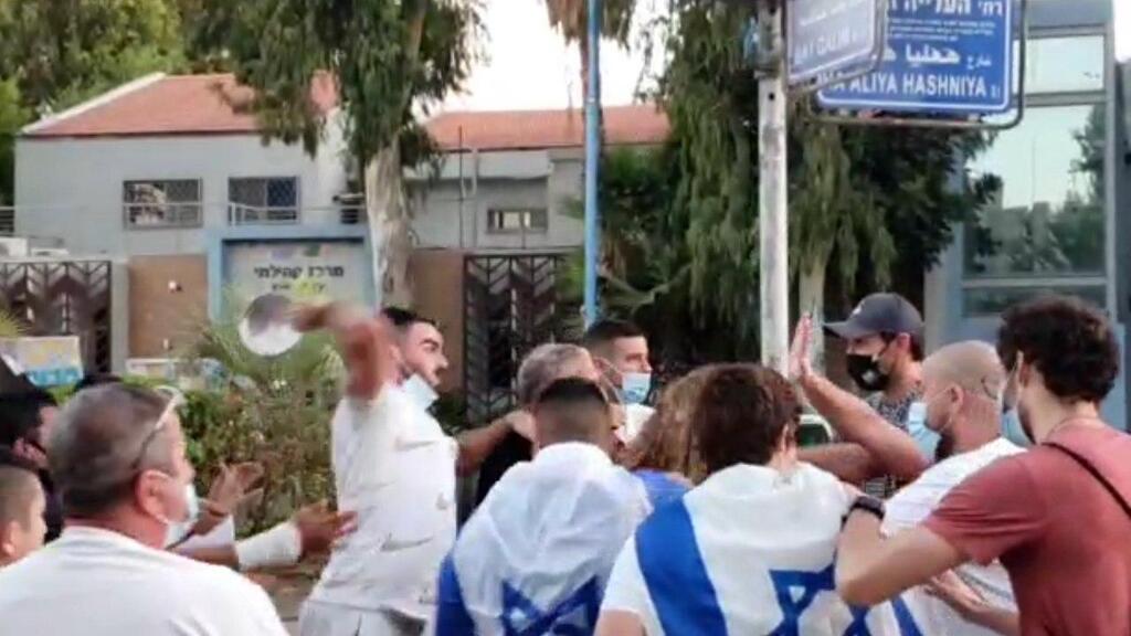 מפגינים הותקפו בבת גלים