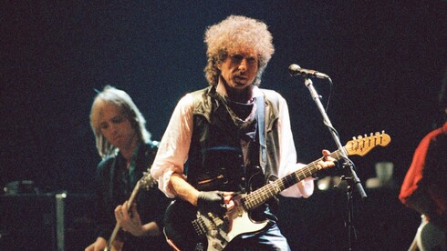 Million-dollar bash for Bob Dylan as Universal buys up his back pages