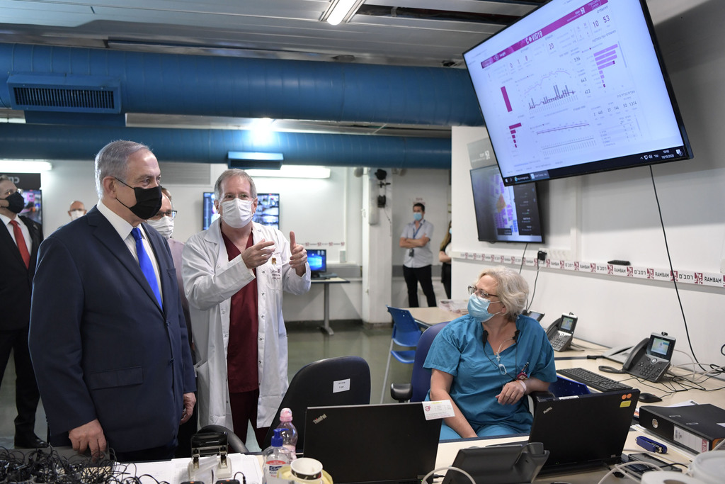 נתניהו בחמ"ל הקורונה ברמב"ם (צילום: קובי גדעון, לע"מ) ביקור של ראש הממשלה בנימין נתניהו בחמ"ל הקורונה בבית החולים רמב"ם שבחיפה