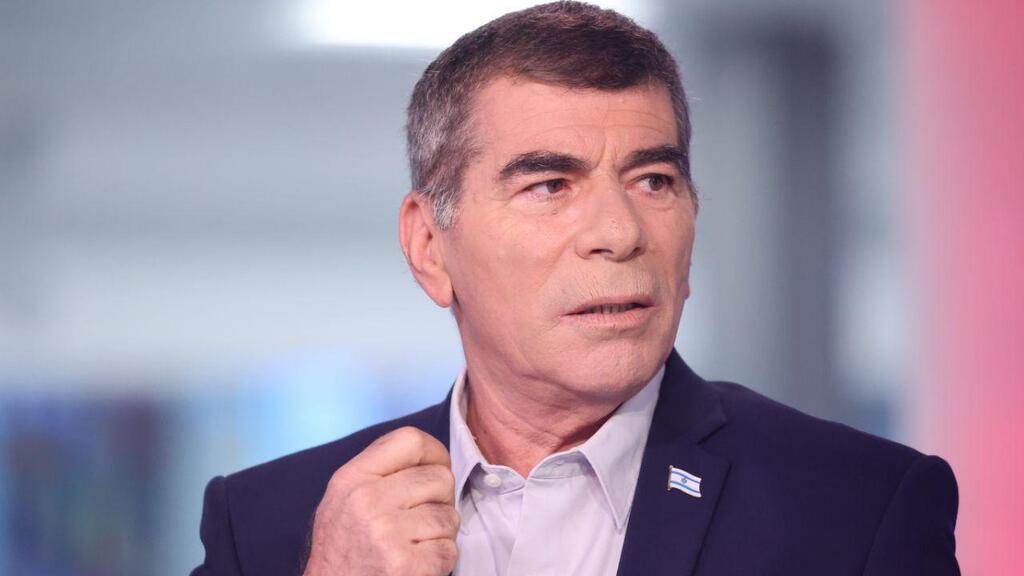 גם הוא בדרך החוצה מכחול לבן. אשכנזי (צילום: מוטי קמחי) גבי אשכנזי