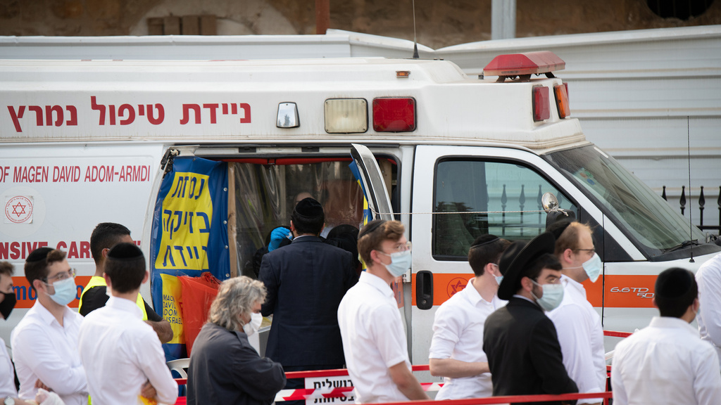 בדיקות קורונה בירושלים, בשבוע שעבר (צילום: שלו שלום) בדיקות קורונה לתלמידי הישיבה בירושלים