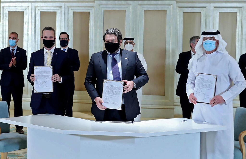 Emirati and Israeli delegates signing an agreement at the first Abraham Accords Business Summit in Abu Dhabi on October 19, 2020, in the presence of US Treasury Secretary Steven Mnuchin (Photo: AFP) Emirati and Israeli delegates signing an agreement at the first Abraham Accords Business Summit in Abu Dhabi on October 19, 2020 in the presence of US Treasury Secretary Steven Mnuchin