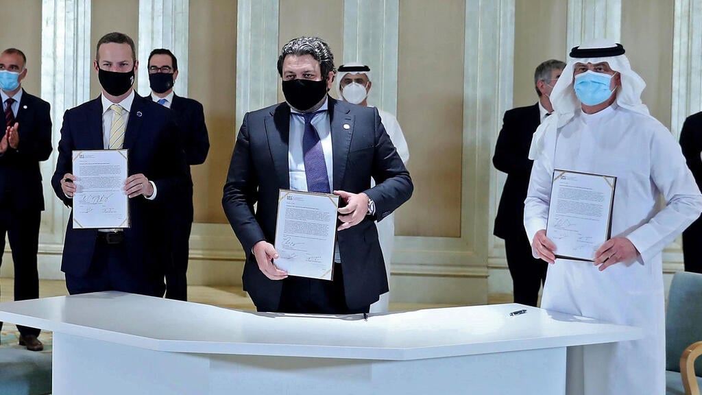 Emirati and Israeli delegates signing an agreement at the first Abraham Accords Business Summit in Abu Dhabi on October 19, 2020 in the presence of former U.S. Treasury Secretary Steven Mnuchin (Photo: AFP) Emirati and Israeli delegates signing an agreement at the first Abraham Accords Business Summit in Abu Dhabi on October 19, 2020 in the presence of US Treasury Secretary Steven Mnuchin