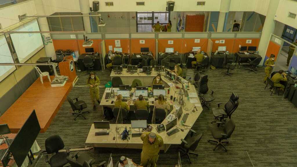 מפקדת "אלון" בפיקוד העורף שמטפלת בחקירות האפידמיולוגיות (צילום: דובר צה"ל) פעילות מפקד מפקדת "אלון" בפיקוד העורף