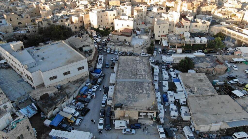 השטח שעליו אמור לקום פרויקט בנייה גדול בחברון (צילום: היישוב היהודי בחברון) 60 יחידות דיור במגדלים רבי קומות. כך מתכננים המתנחלים את הבנייה בשטח השוק בחברון
