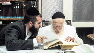 תמונת הרב חיים קניבסקי ולצידו יענקי קניבסקי