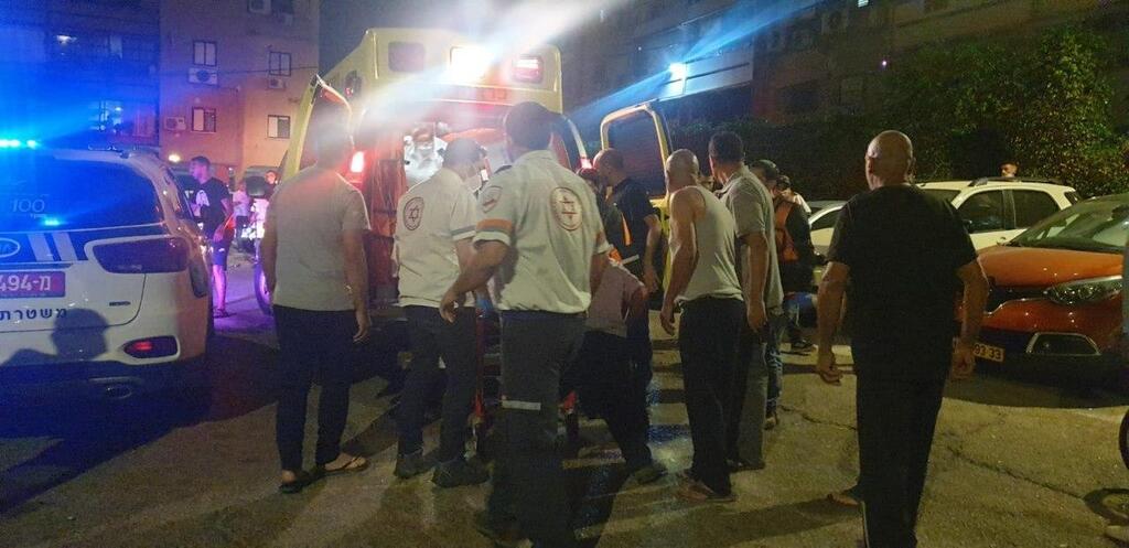 זירת הירי בלוד (צילום: תיעוד מבצעי מד"א) שני פצועי ירי נמצאו ברחוב החשמונאים בלוד