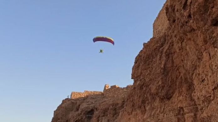 טרקטרונים מעופפים מעל מצדה