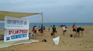 פעילות הסברה ואיסוף פסולת, בחוף בצת בגליל המערבי
