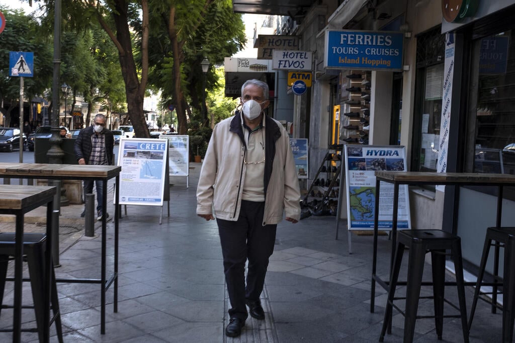 רחובות ריקים ביוון עקב התפרצות חוזרת