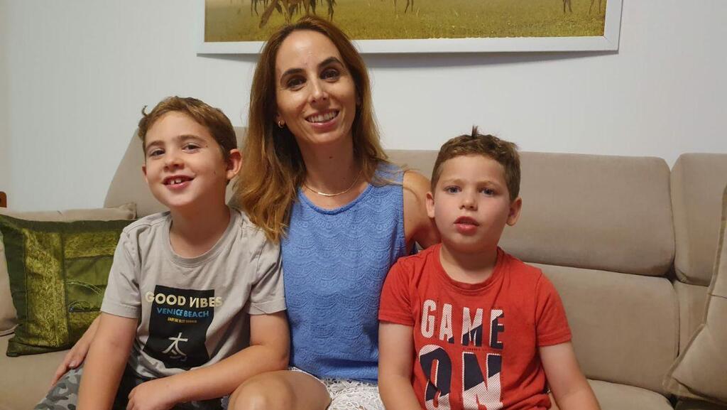 "נמאס להם מהזום, משוועים לפגוש את החברים". הדר, בן ועילי אמיר בן מימין ועילי חוזרים ללימודים מחר