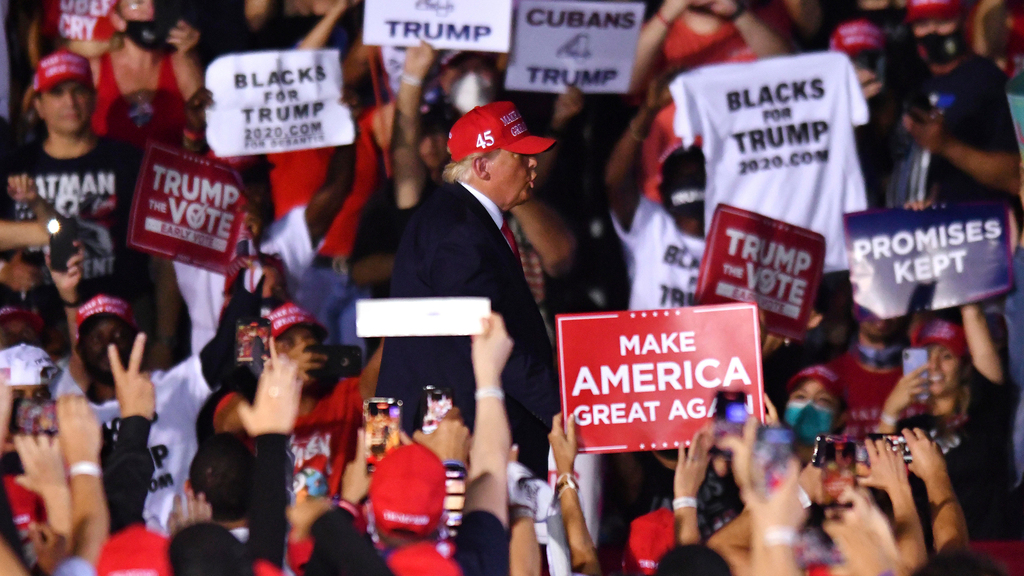 U.S. President Donald Trump at a final election Rally in Florida on Monday (Photo: AP) ארה"ב בחירות דונלד טראמפ עצרת פלורידה