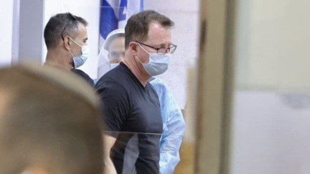 חשוד בשוחד, מרמה, הפרת אמונים וגניבה בידי מורשה. קליבנוב בביהמ"ש (צילום: מוטי קמחי ) אמיר קליבנוב