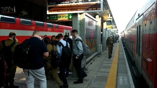 רכבת פגעה ברכב שפרץ מחסום ליד שפיים, הופסקה התנועה בין הרצליה לנתניה