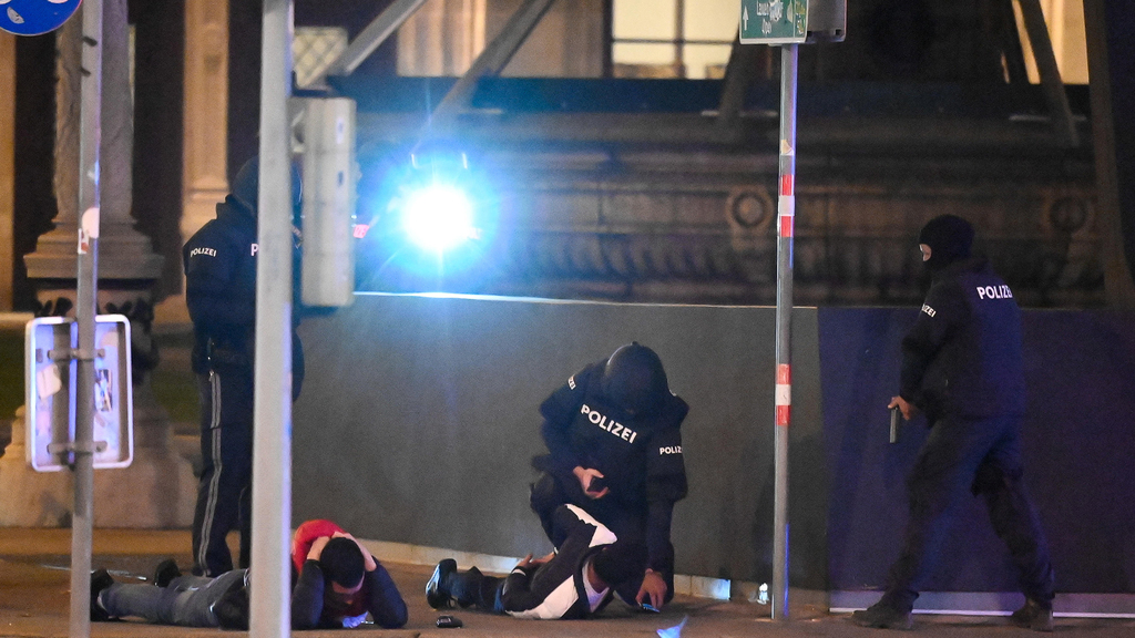 Vienna police detain suspects involved in terror attack on the city earlier this week (Photo: EPA) אירוע ירי באוסטריה