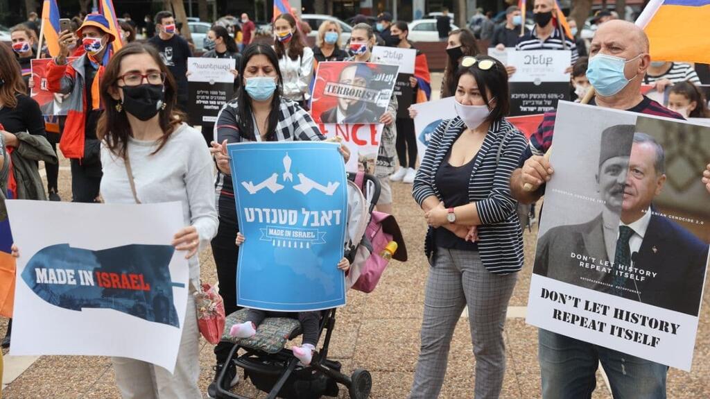 הפגנה נגד מכירת נשק ישראלי לאזרבייג'ן בכיכר רבין
