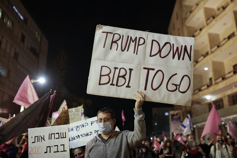 A sign held by anti-Netanyahu demonstrators in Jerusalem on Saturday (Photo: AP) A sign held by anti-Netanyahu demonstrators in Jerusalem on Saturday