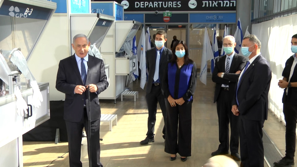 נתניהו עם רגב ואדלשטיין לצד עמדות הבידוק החדשות (צילום: לע"מ) חניכה של מערך בדיקות הקורונה של Check2fly בנמל התעופה בן גוריון